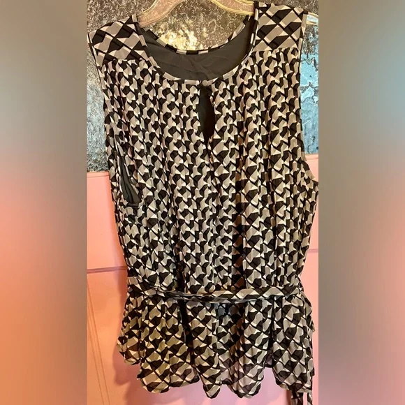 Banana Republic Factory Pleated Tie Waist Sleeveless Top - Picture 2 of 6